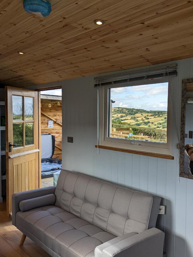 Bespoke Luxury Huts With Hot Tubs. Located In The Black Mountains. Llanveynoe 외부 사진